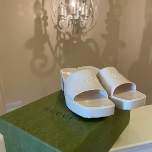 Gucci women’s white rubber slide sandals